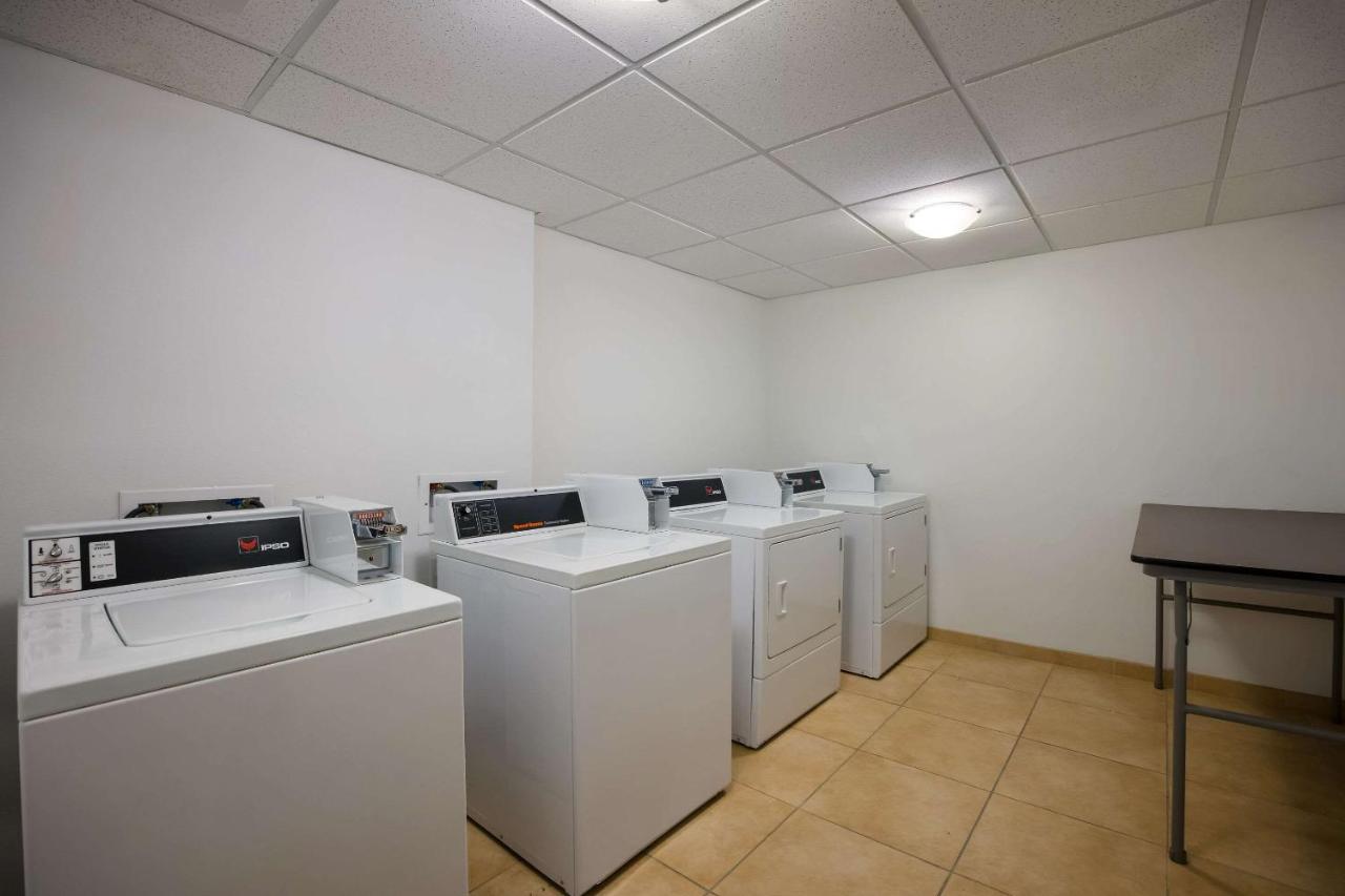 Sleep Inn & Suites Колби Экстерьер фото