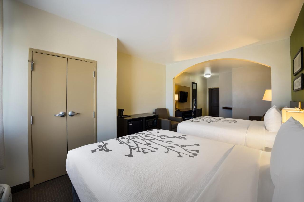 Sleep Inn & Suites Колби Экстерьер фото