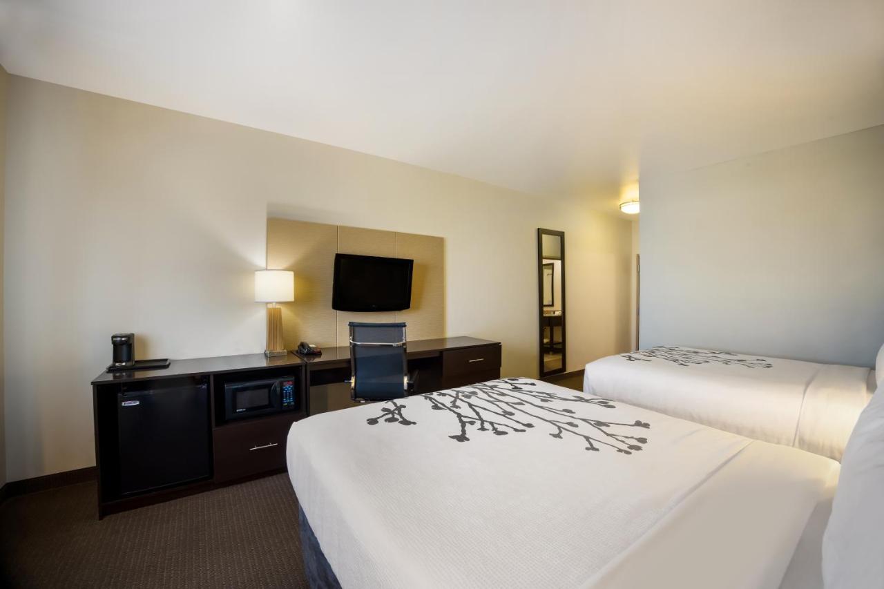 Sleep Inn & Suites Колби Экстерьер фото