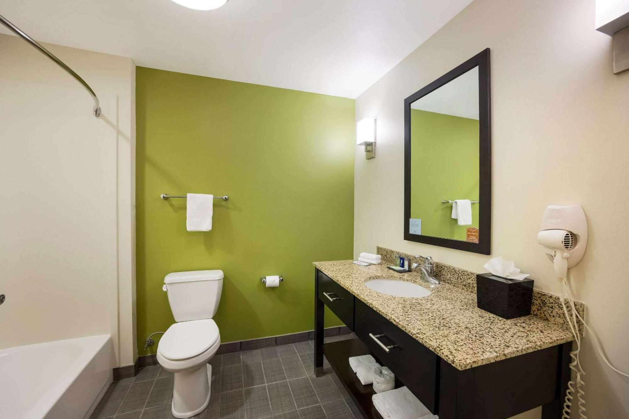 Sleep Inn & Suites Колби Экстерьер фото