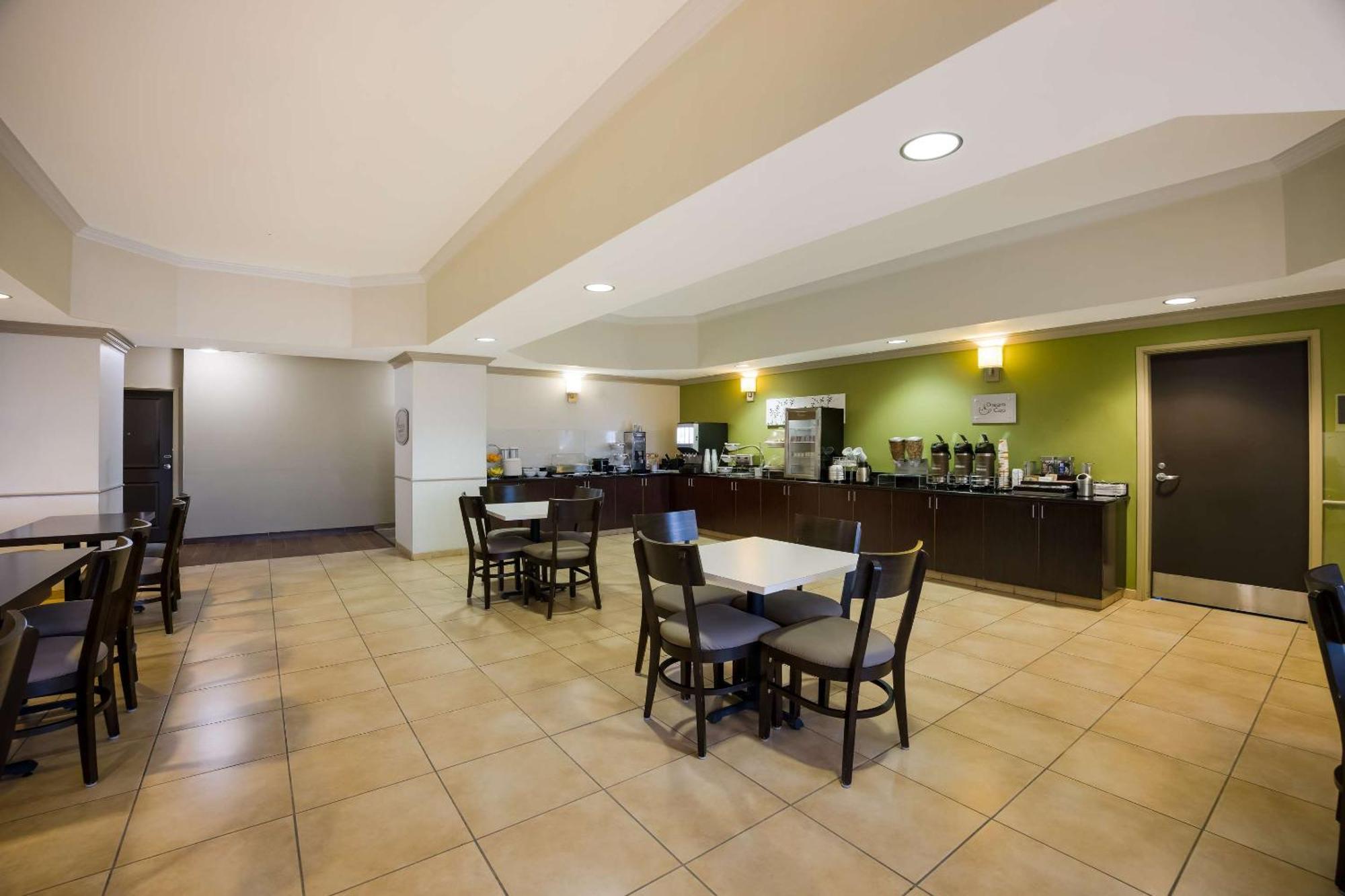 Sleep Inn & Suites Колби Экстерьер фото