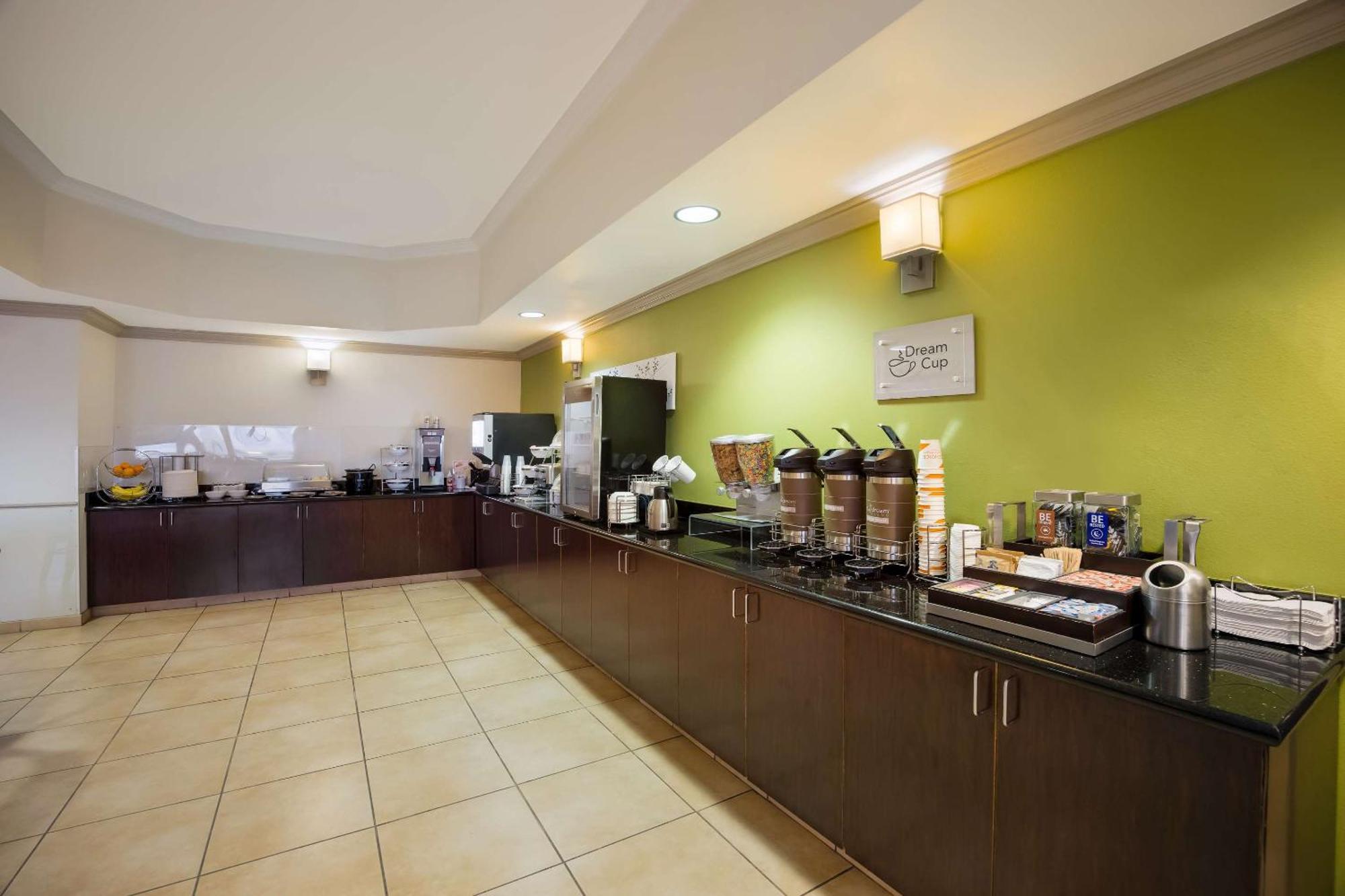 Sleep Inn & Suites Колби Экстерьер фото
